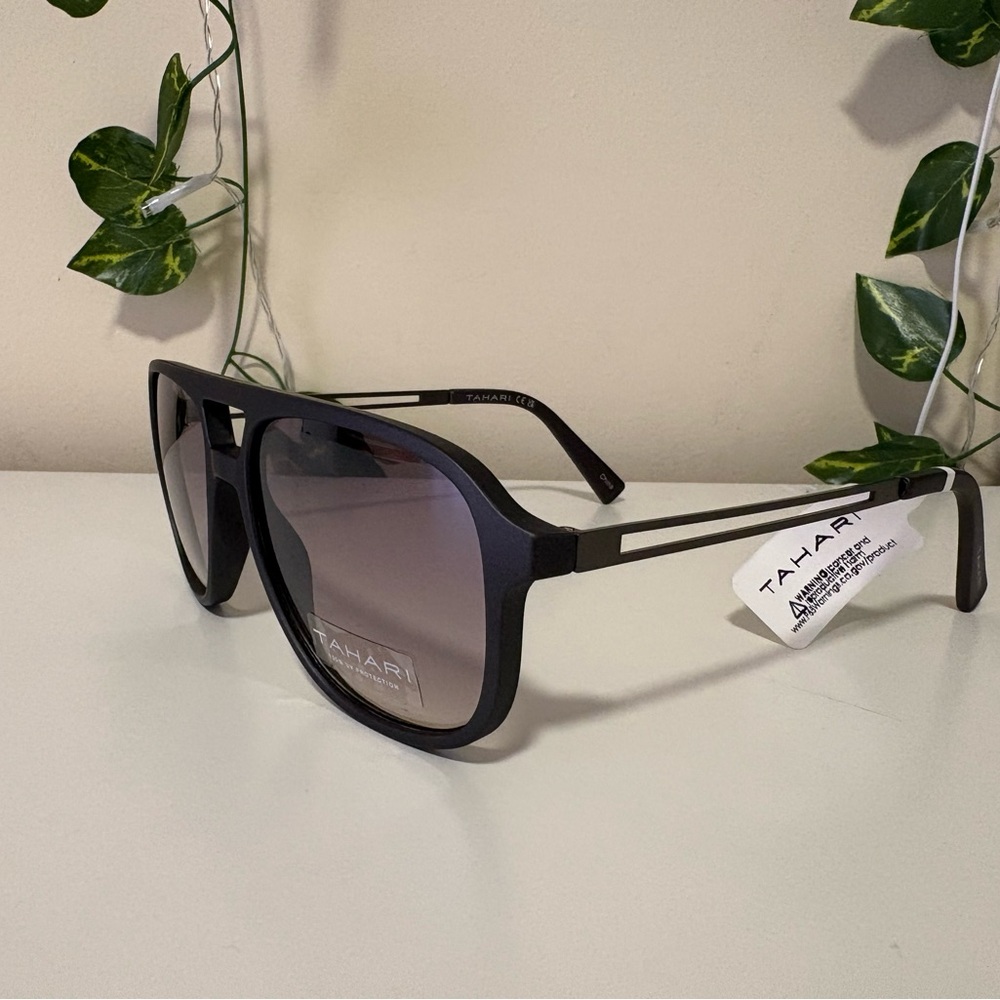 Tahari Men’s Black Gradient Lens Aviator Sunglasses